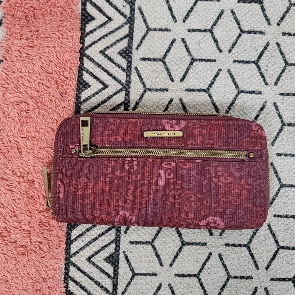 TRAVELON MAROON FLORAL FULL ZIPPER WALLET w WRISTLET